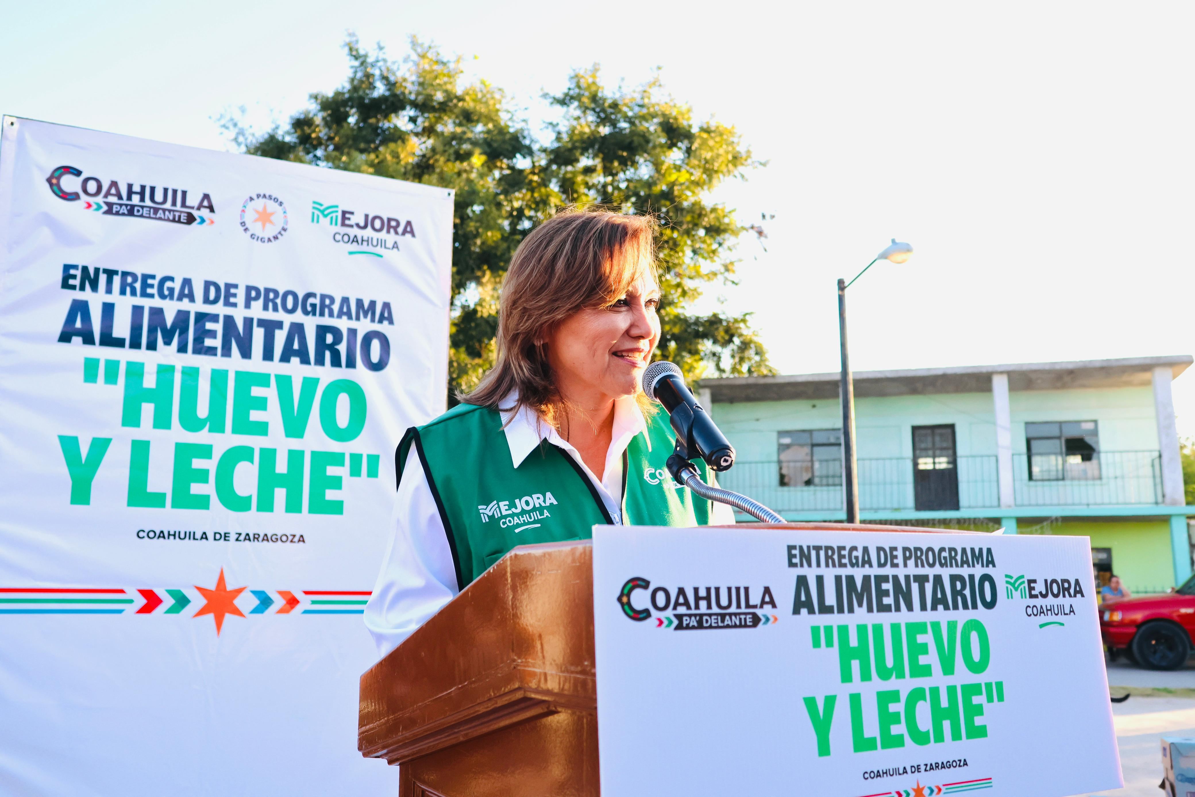 Alcaldesa Diana Haro participa en la entrega de leche y huevo a más de 12 mil familias